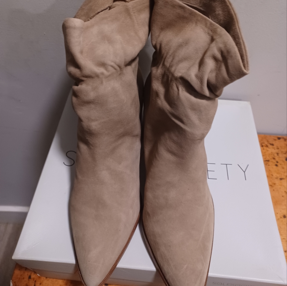 PULL ON TAN ANKLE BOOTIES